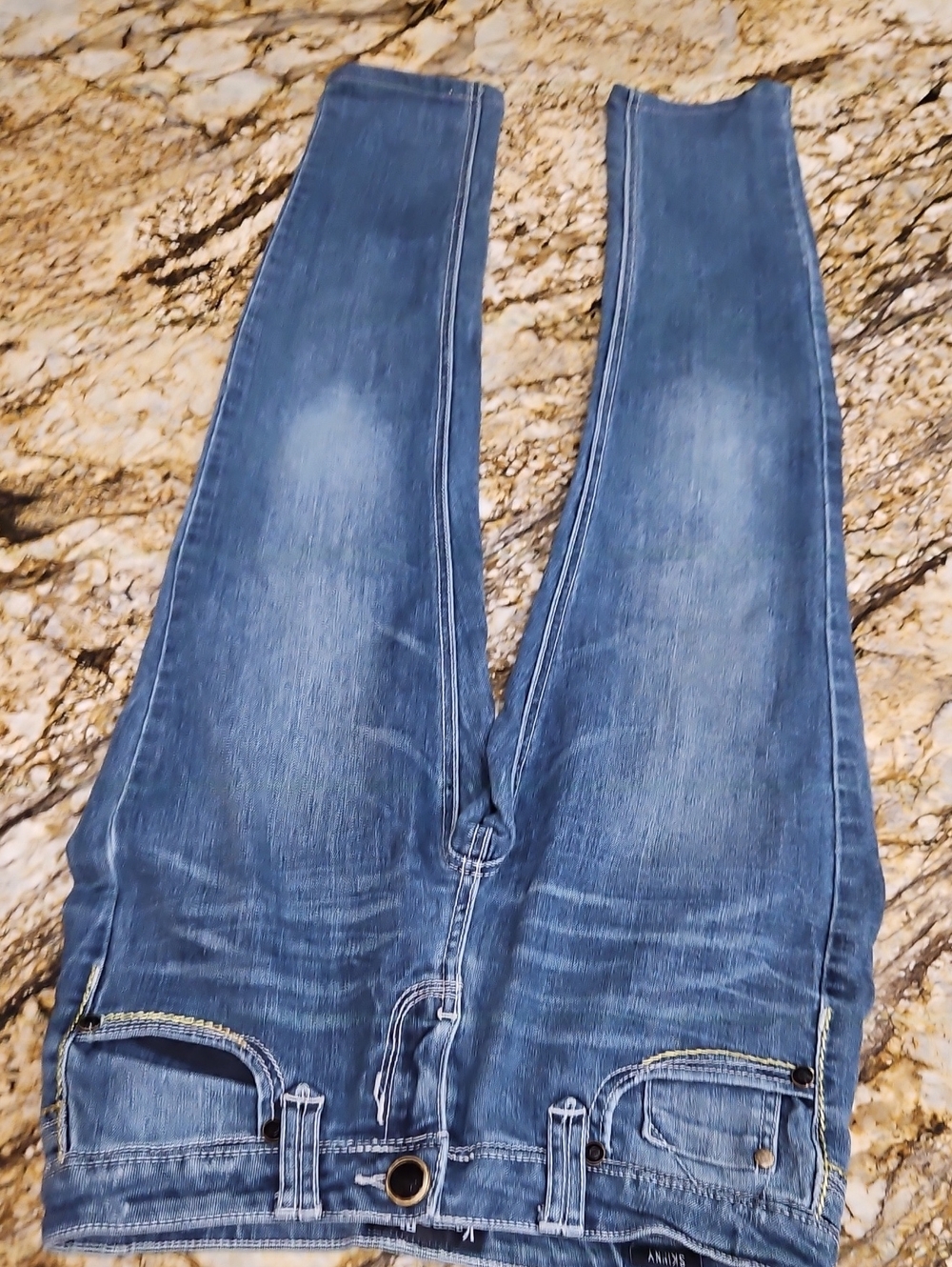 KARMA BLUE Women's Jeans. Size 5 Inseam 28" Rise 7"